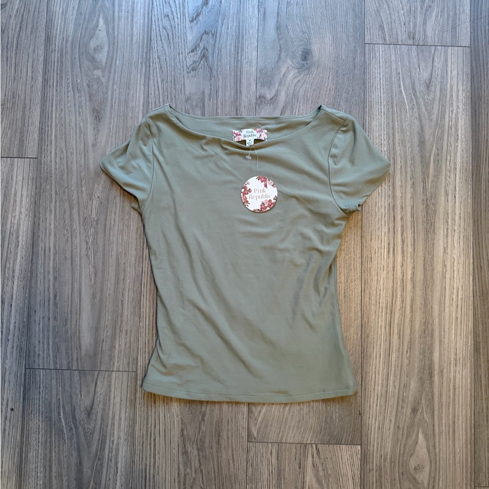 NWT Pink Republic Olive Green Fitted Tee | Short Sleeve Basic Top Size M